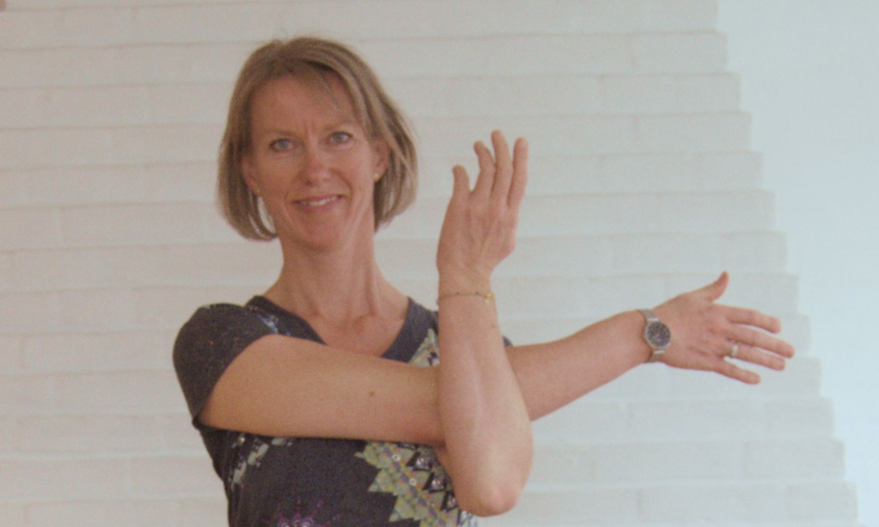 Portræt til kontor-yoga Øvelser i arbejdstiden